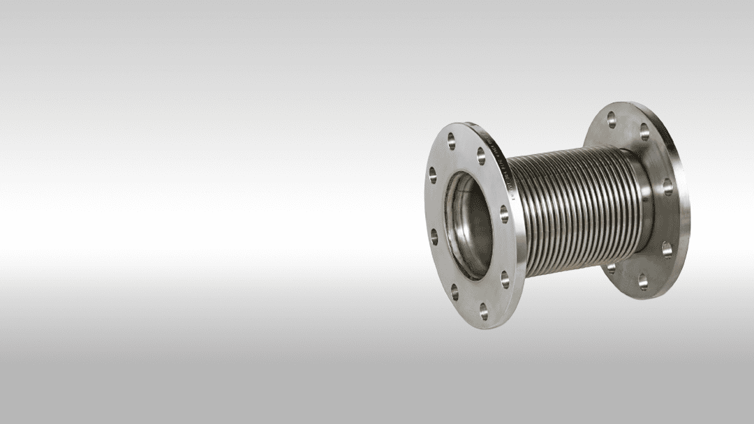 Seismic expansion joint with flange for building seismic safety and structural movement flexibility.