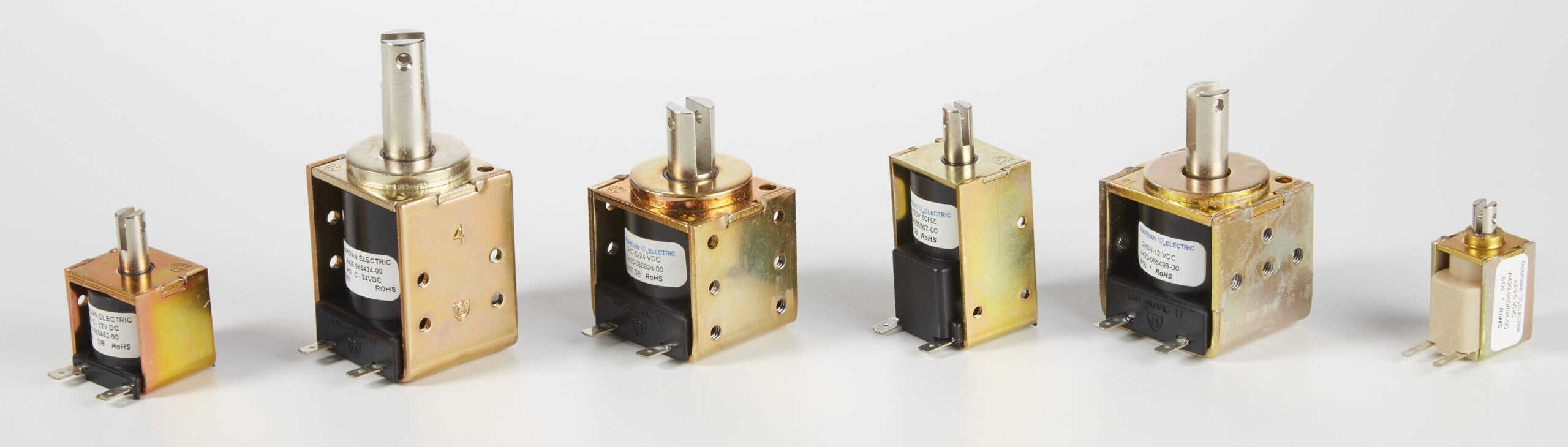 Miniature industrial relays with metal and plastic housings for automation applications.